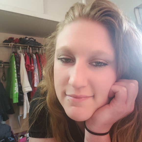 Meet your Posher, Cortney - Picture 2 of 2